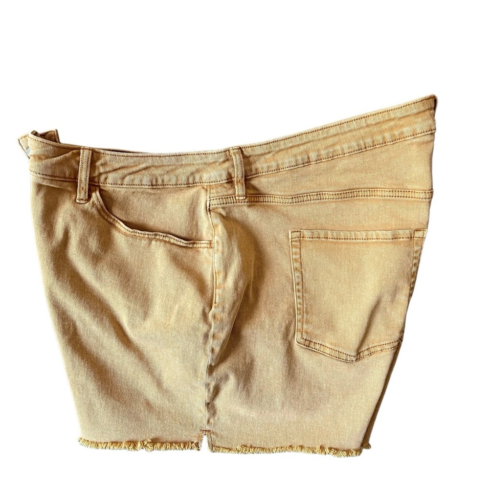 Ava & Viv Women's Mid Rise Midi Jean Shorts Gold Size 22W - Picture 2 of 8